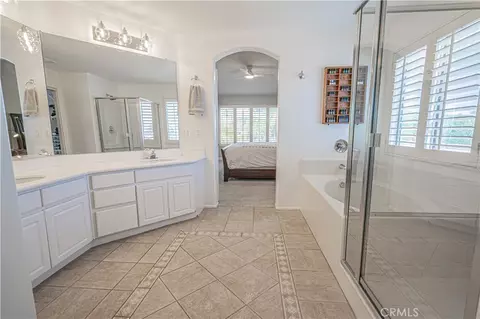 Bath - 25317 Oak Ridge Dr, Saugus, CA 91350 photo 2 of 6
