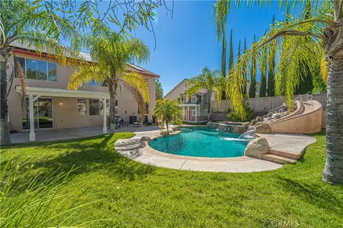 Exterior - 25317 Oak Ridge Dr, Saugus, CA 91350 photo 3 of 7