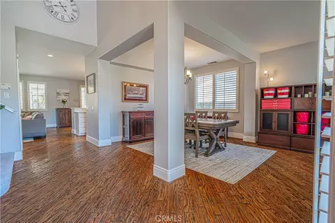 Entry Way - 25317 Oak Ridge Dr, Saugus, CA 91350 photo 2 of 3