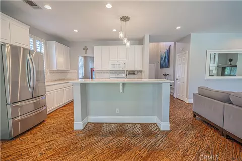 Kitchen - 25317 Oak Ridge Dr, Saugus, CA 91350 photo 1 of 4