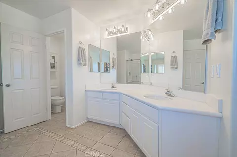 Bath - 25317 Oak Ridge Dr, Saugus, CA 91350 photo 3 of 6