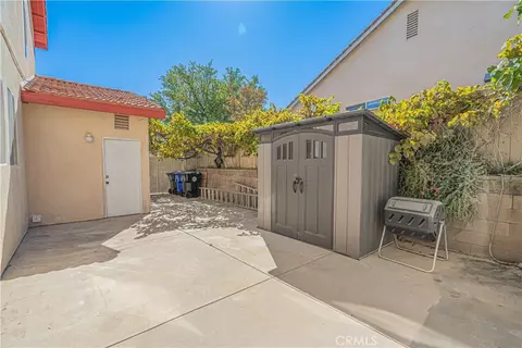 Exterior - 25317 Oak Ridge Dr, Saugus, CA 91350 photo 7 of 7