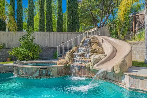 Exterior - 25317 Oak Ridge Dr, Saugus, CA 91350 photo 4 of 7