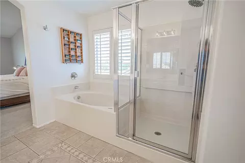 Bath - 25317 Oak Ridge Dr, Saugus, CA 91350 photo 4 of 6