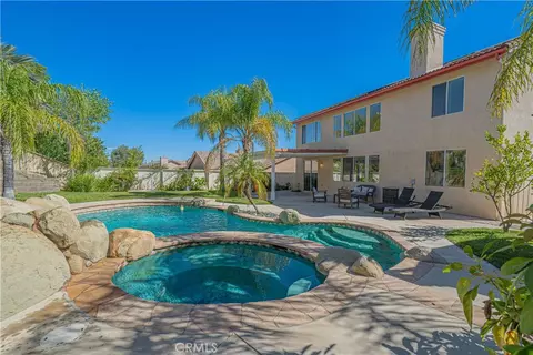 Exterior - 25317 Oak Ridge Dr, Saugus, CA 91350 photo 2 of 7