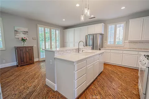 Kitchen - 25317 Oak Ridge Dr, Saugus, CA 91350 photo 3 of 4