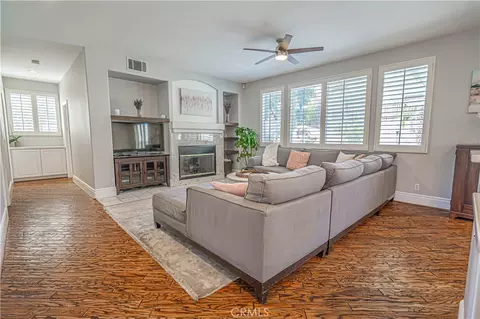 Living - 25317 Oak Ridge Dr, Saugus, CA 91350 photo 1 of 2