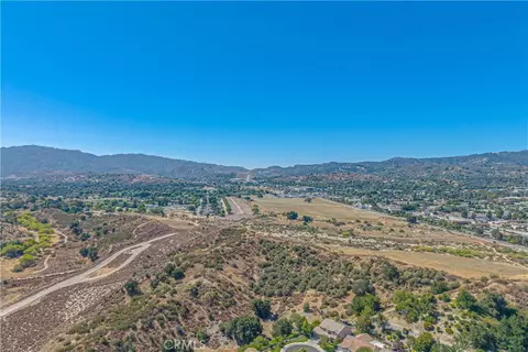 View/Area - 25317 Oak Ridge Dr, Saugus, CA 91350 photo 4 of 4
