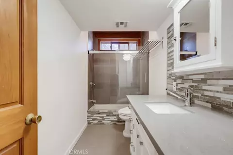 Bath - 29716 Jackson, Castaic, CA 91384 photo 4 of 5