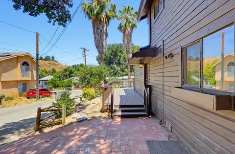 Exterior - 29716 Jackson, Castaic, CA 91384 photo 2 of 10