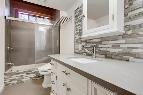 Bath - 29716 Jackson, Castaic, CA 91384 photo 3 of 5