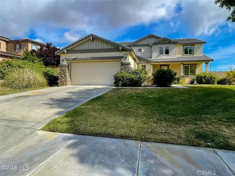 6727 Miramar Ln, Palmdale, CA 93551