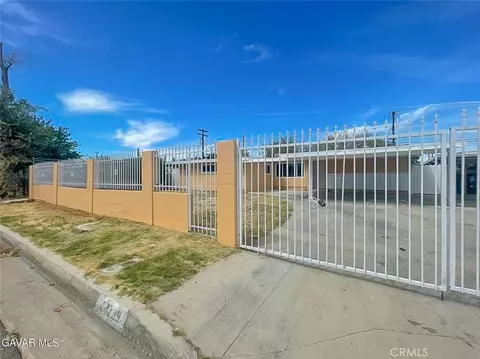 44739 3rd St E, Lancaster, CA 93535 photo 2