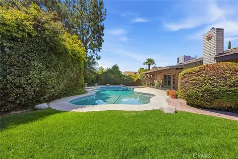 704 Winchester St, Bakersfield, CA 93309