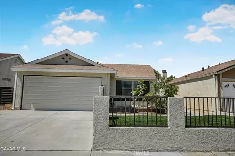 2810 Juniper Dr, Palmdale, CA 93550