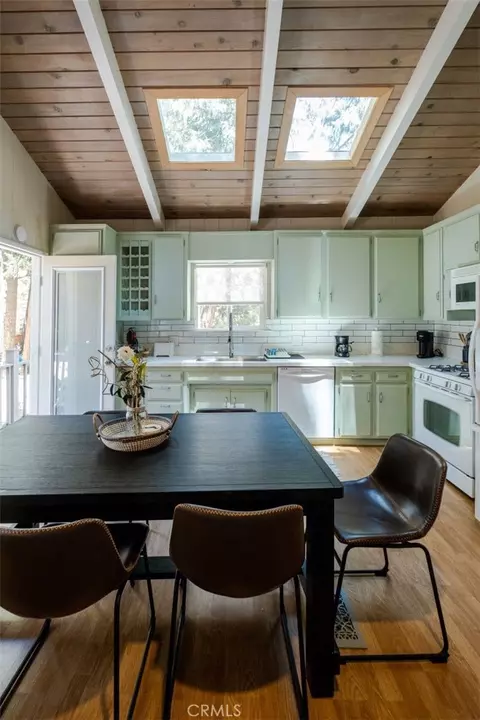 Kitchen - 29054 Alder Ter, Cedar Glen, CA 92321 photo 1 of 3