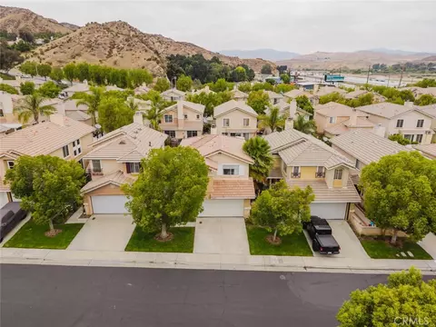 View/Area - 27631 Iris Pl, Castaic, CA 91384 photo 2 of 6
