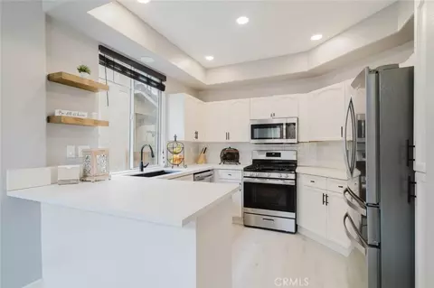Kitchen - 27631 Iris Pl, Castaic, CA 91384 photo 1 of 2