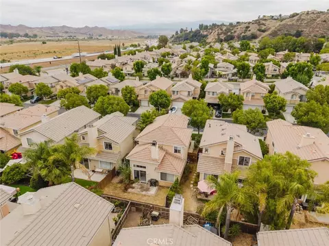 View/Area - 27631 Iris Pl, Castaic, CA 91384 photo 6 of 6