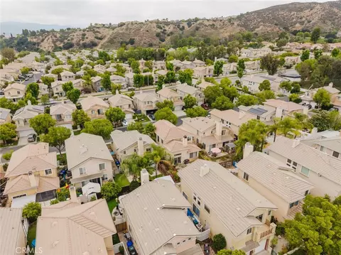 View/Area - 27631 Iris Pl, Castaic, CA 91384 photo 5 of 6