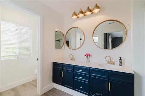 Bath - 27631 Iris Pl, Castaic, CA 91384 photo 1 of 4