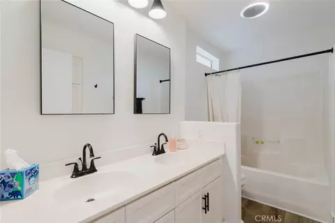 Bath - 27631 Iris Pl, Castaic, CA 91384 photo 4 of 4