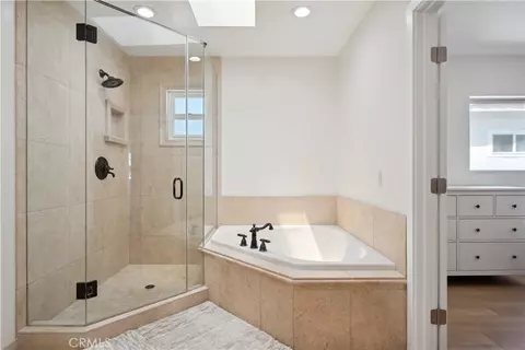 Bath - 4920 Island View St, Oxnard, CA 93035 photo 4 of 4