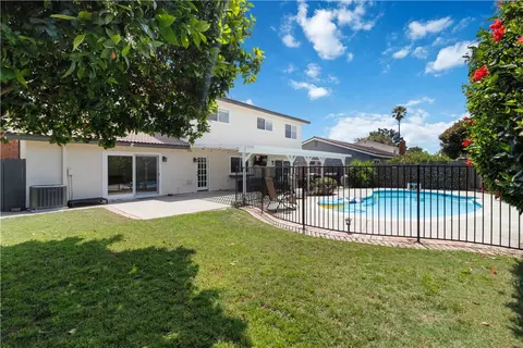 Exterior - 1563 Cipres Ct, Camarillo, CA 93010 photo 5 of 8