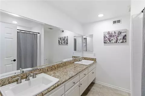 Bath - 1563 Cipres Ct, Camarillo, CA 93010 photo 4 of 4