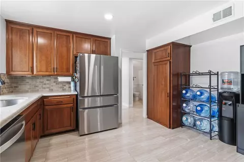 Kitchen - 1563 Cipres Ct, Camarillo, CA 93010 photo 3 of 4