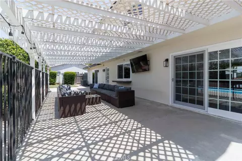 Exterior - 1563 Cipres Ct, Camarillo, CA 93010 photo 4 of 8