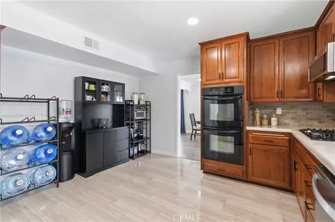 Kitchen - 1563 Cipres Ct, Camarillo, CA 93010 photo 2 of 4