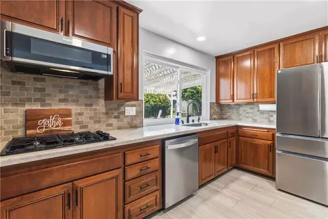 Kitchen - 1563 Cipres Ct, Camarillo, CA 93010 photo 4 of 4