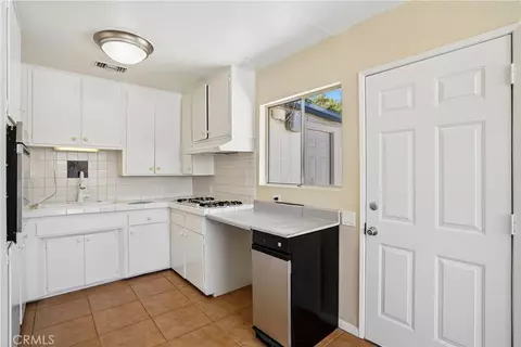 Kitchen - 49272 Hibiscus Dr, Morongo Valley, CA 92256 photo 2 of 6