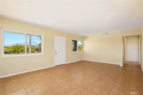 Living - 49272 Hibiscus Dr, Morongo Valley, CA 92256 photo 4 of 9