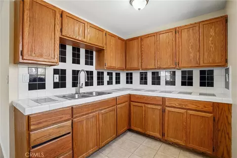 Kitchen - 49272 Hibiscus Dr, Morongo Valley, CA 92256 photo 5 of 6