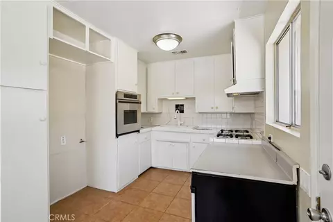Kitchen - 49272 Hibiscus Dr, Morongo Valley, CA 92256 photo 3 of 6