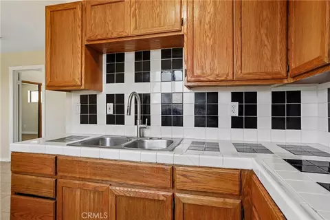 Kitchen - 49272 Hibiscus Dr, Morongo Valley, CA 92256 photo 6 of 6