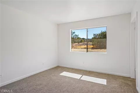 Bedroom - 11618 Rosewood Ave, Morongo Valley, CA 92256 photo 5 of 6