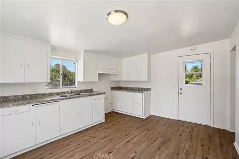Kitchen - 11618 Rosewood Ave, Morongo Valley, CA 92256 photo 2 of 4