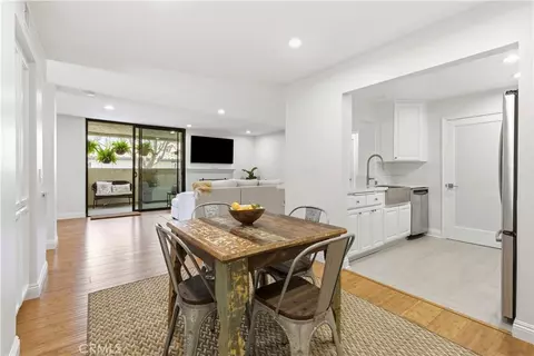 Dining - 2234 Martinique, Oxnard, CA 93035 photo 2 of 2