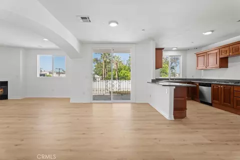 5305 Bellingham #304, Valley Village, CA 91607