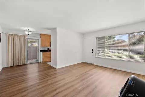 Living - 2192 Dawn Ct, Thousand Oaks, CA 91362 photo 3 of 3