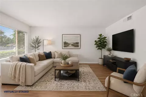 Living - 2192 Dawn Ct, Thousand Oaks, CA 91362 photo 2 of 3