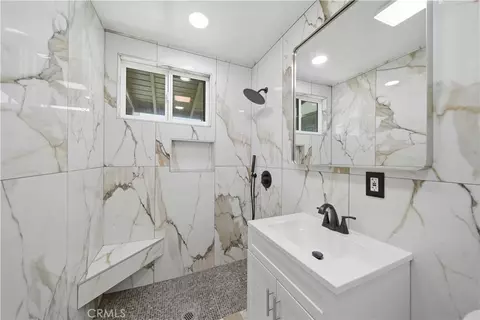 Bath - 6289 Dana Ave, Simi Valley, CA 93063 photo 2 of 4