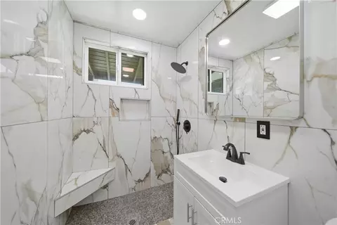 Bath - 6289 Dana Ave, Simi Valley, CA 93063 photo 2 of 4