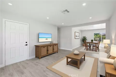 Living - 6289 Dana Ave, Simi Valley, CA 93063 photo 2 of 3