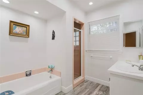 Bath - 6638 Blucher Ave, Van Nuys, CA 91406 photo 1 of 5
