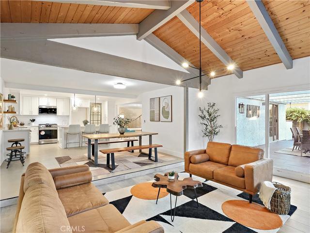 2057 Woodglen St, Simi Valley, CA 93065