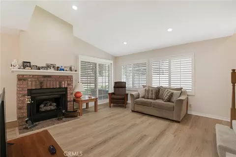 Living - 1980 Rory #6, Simi Valley, CA 93063 photo 2 of 4